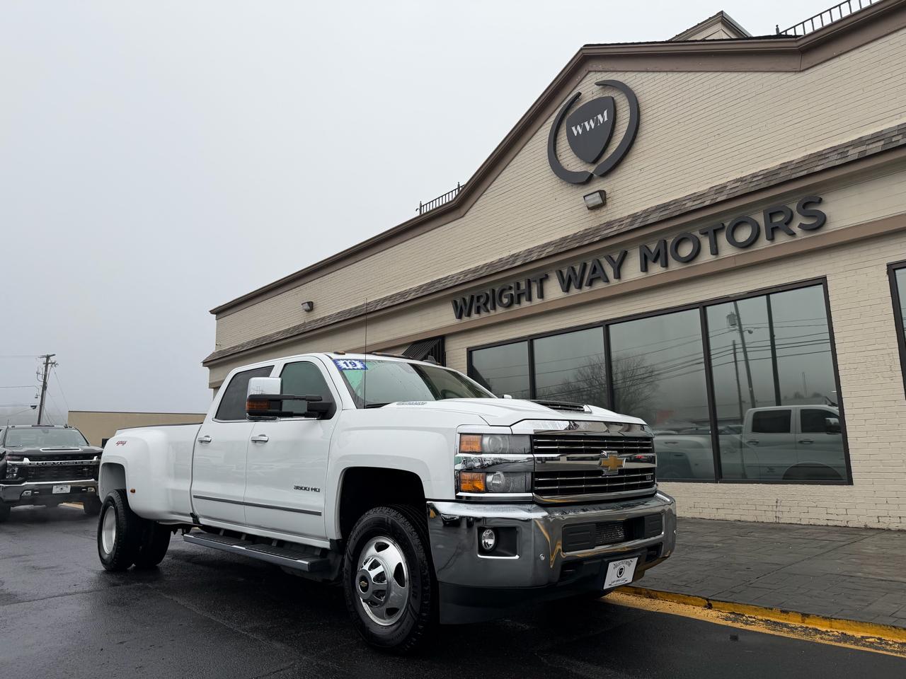 2019 Chevrolet Silverado 3500HD 4WD CREW CAB 167.7" LTZ