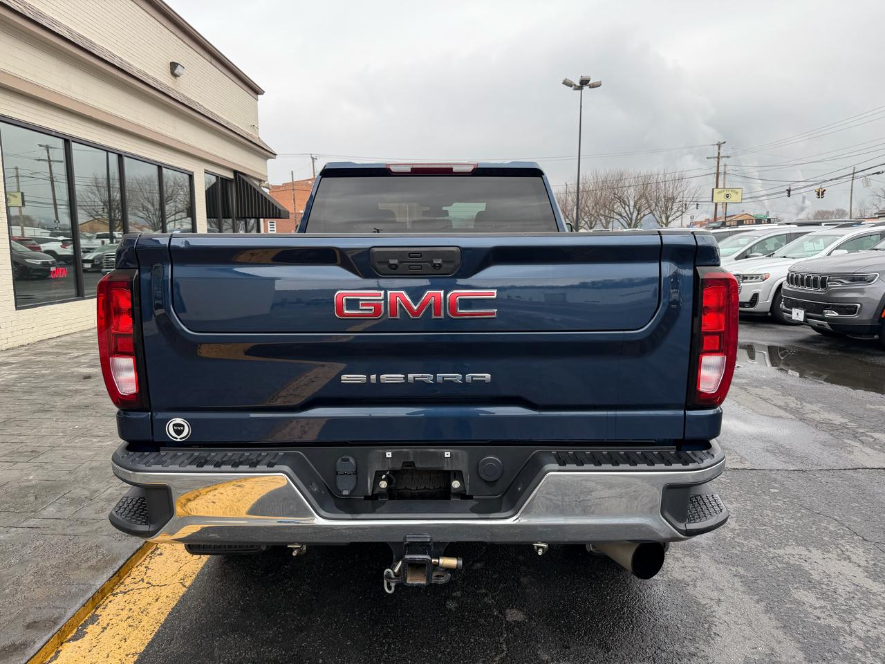 GMC Sierra 2500HD 4WD Crew Cab 159" Pro 2023