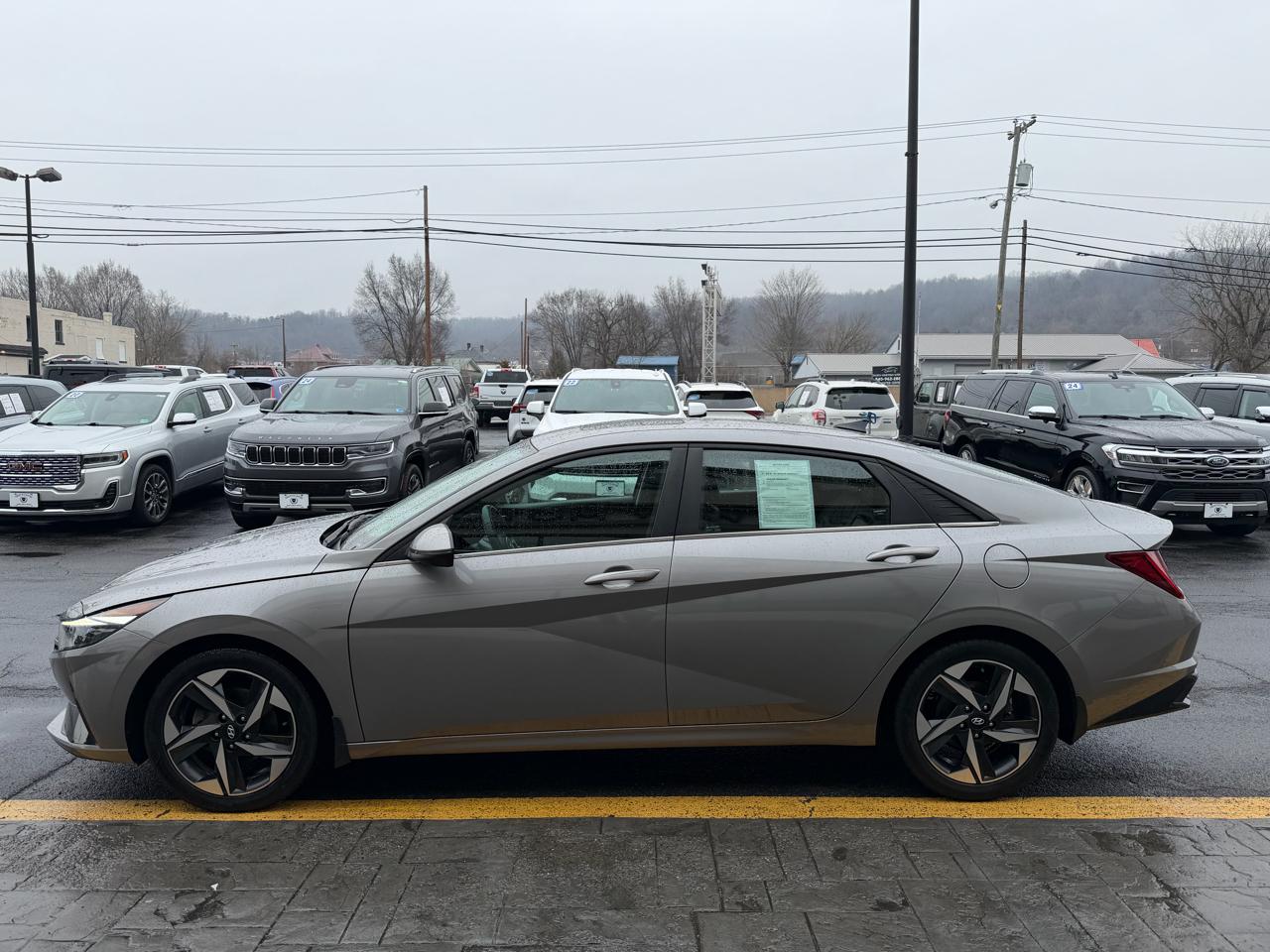 Hyundai Elantra  2023