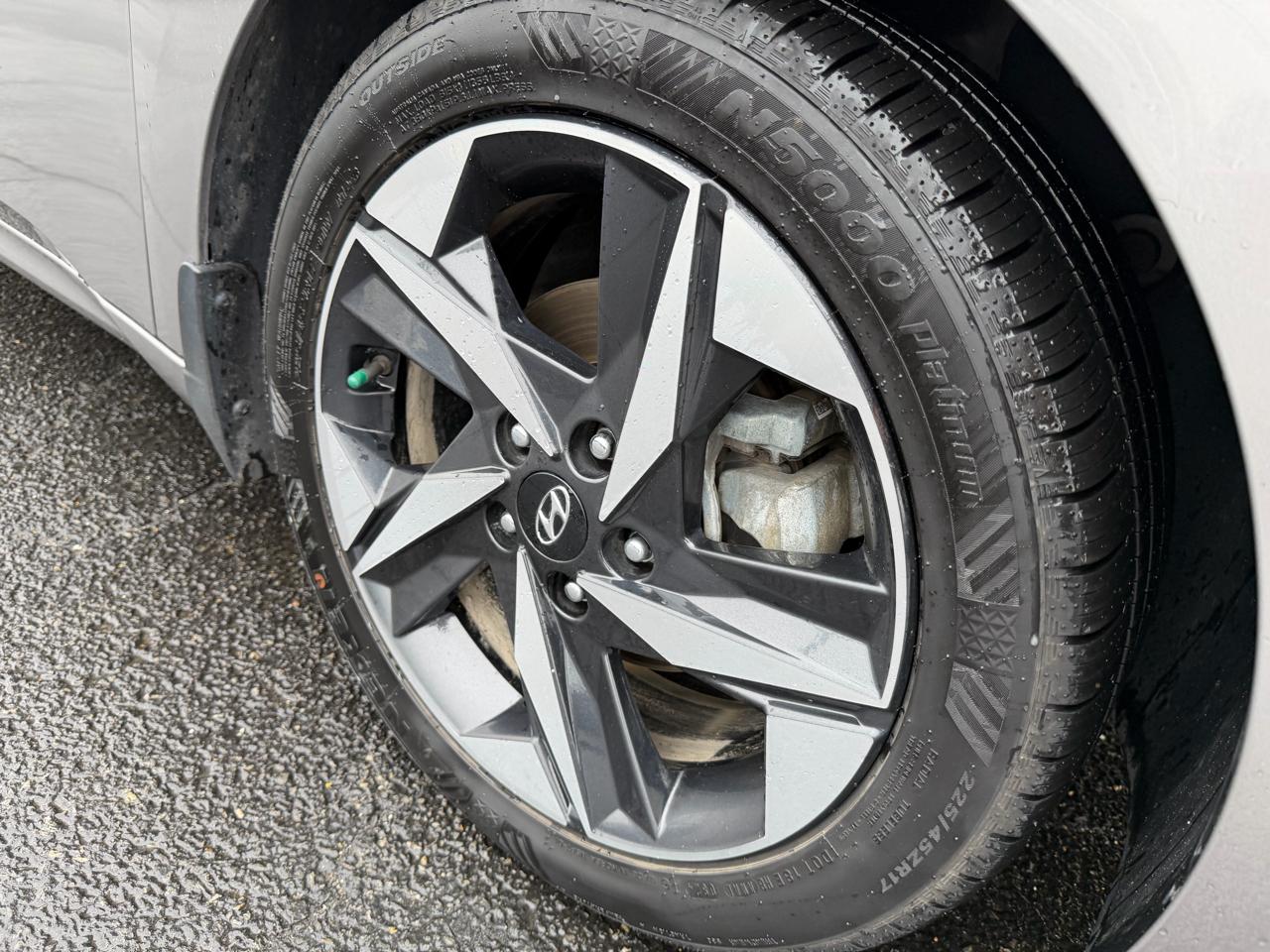 Hyundai Elantra  2023