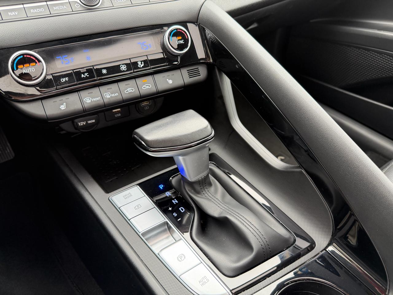 Hyundai Elantra  2023