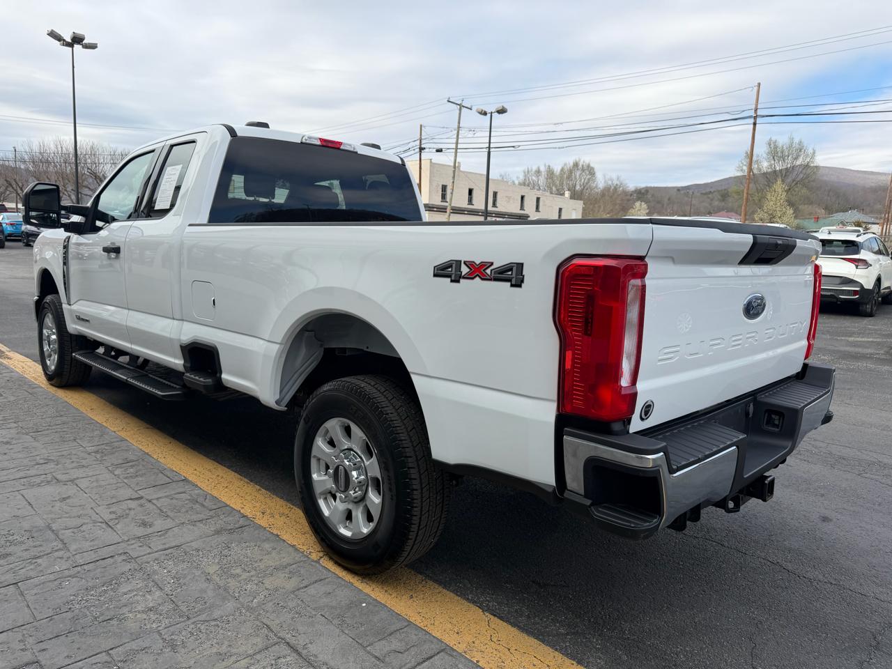 Ford F-250 SD XL SuperCab 4WD 2023