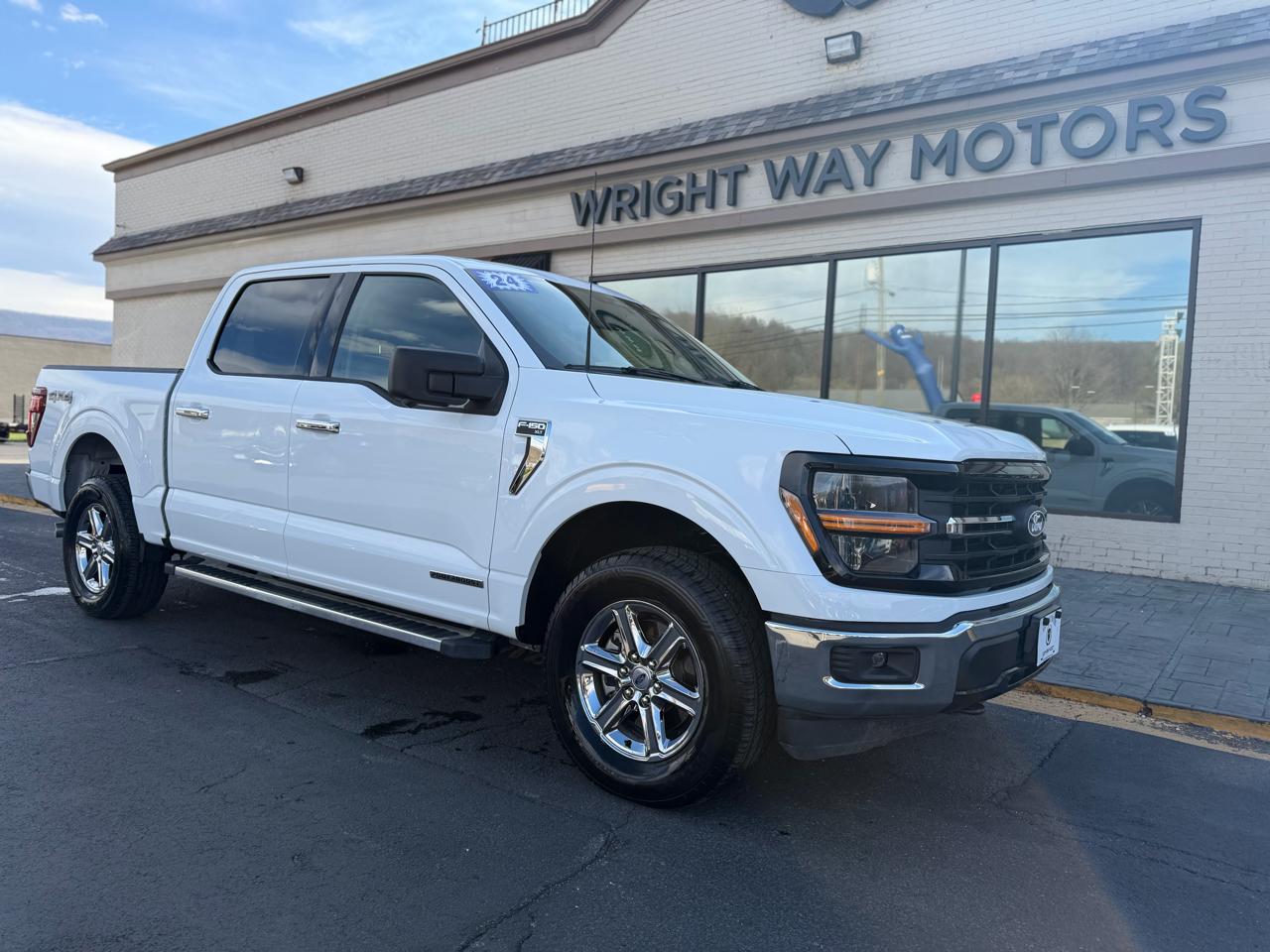 2024 Ford F-150 XLT 4WD SUPERCREW 5.5' BO