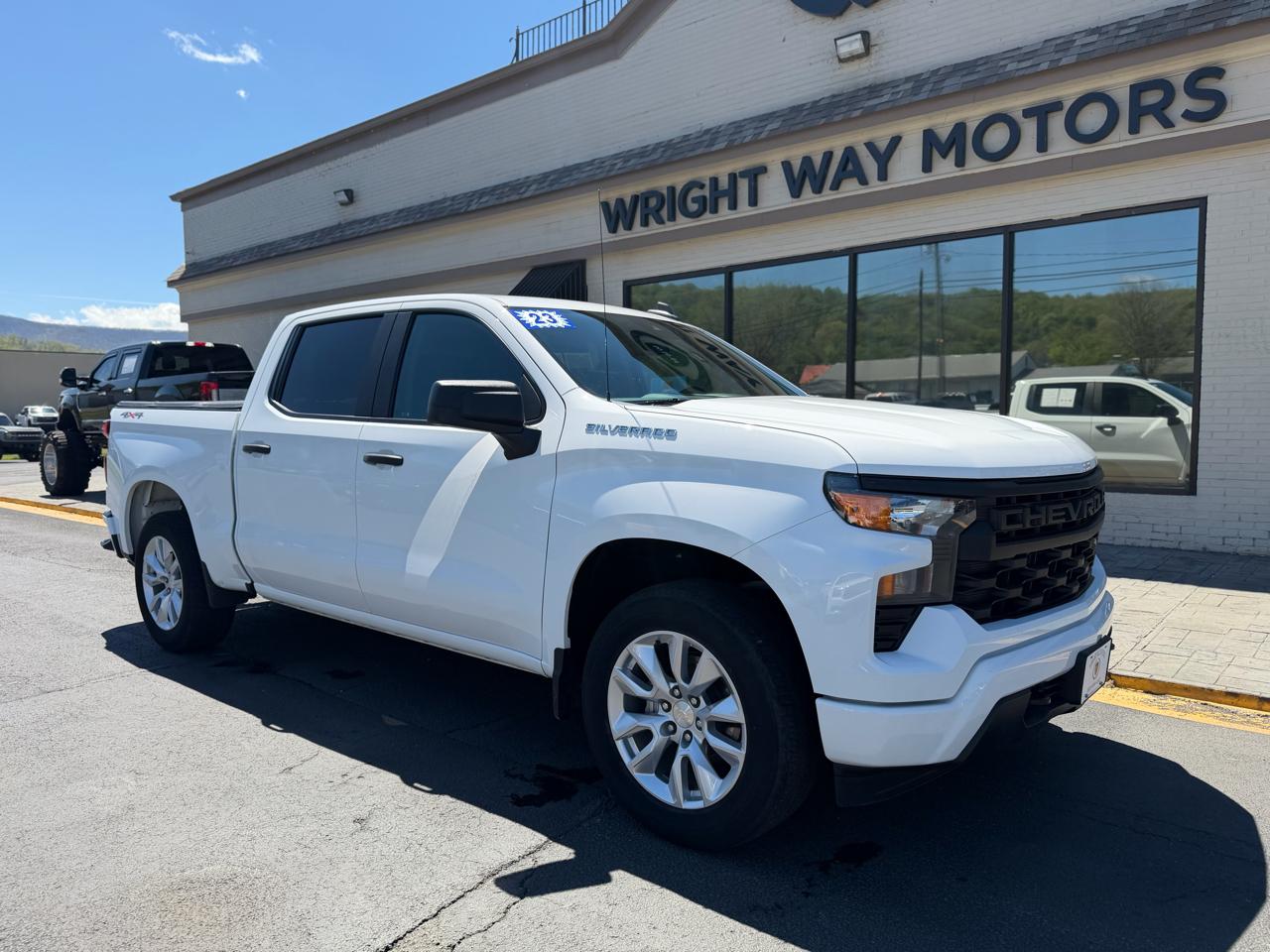Chevrolet Silverado 1500 4WD Crew Cab 147" Custom 2023