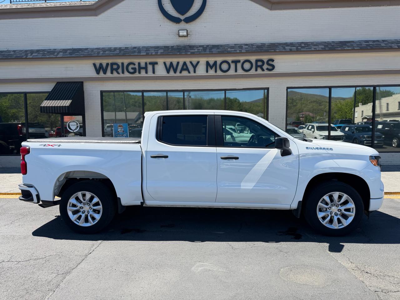 Chevrolet Silverado 1500 4WD Crew Cab 147" Custom 2023