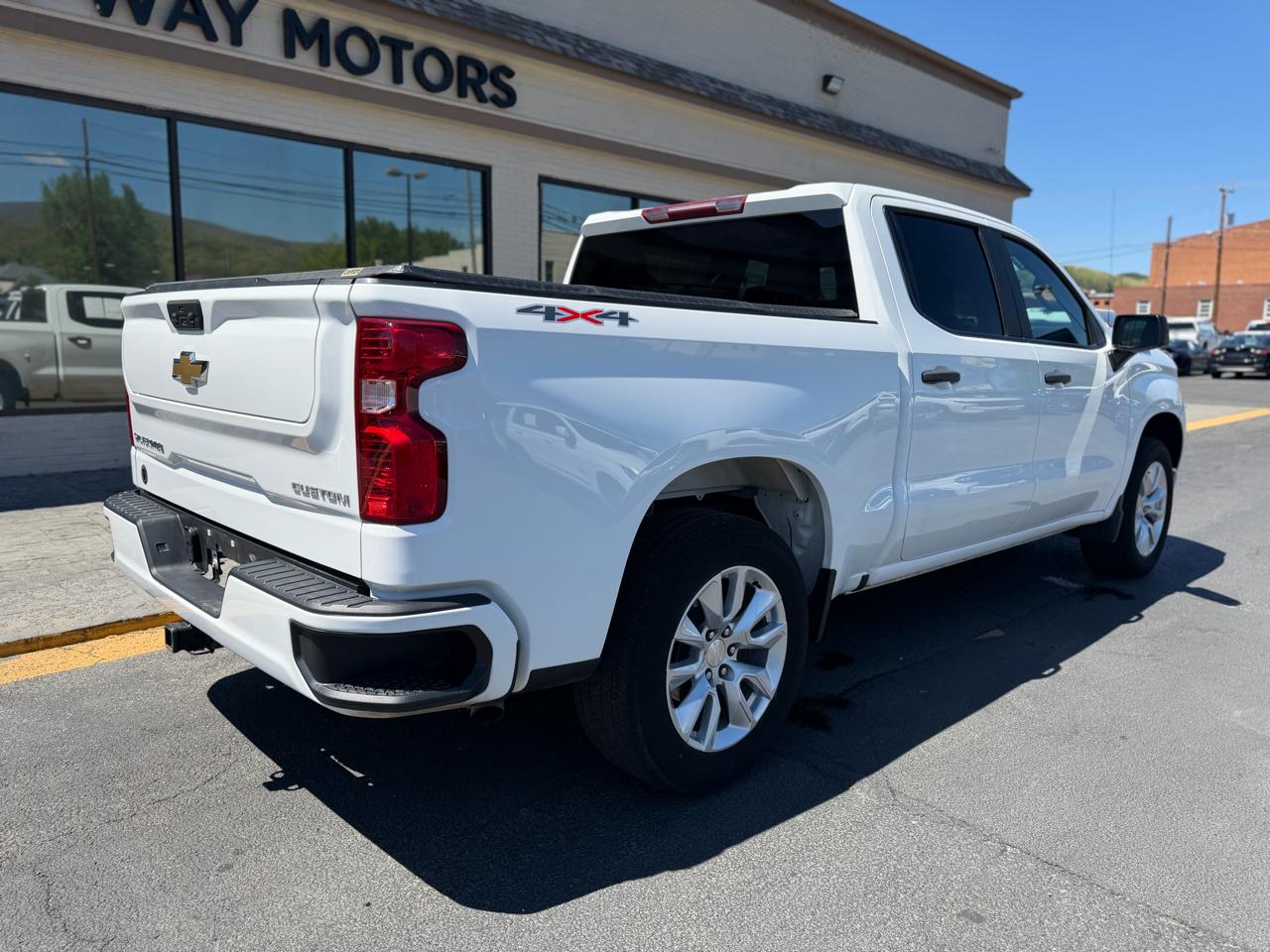 Chevrolet Silverado 1500 4WD Crew Cab 147" Custom 2023