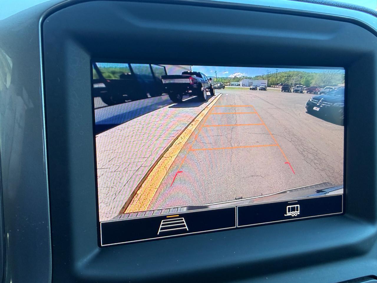 Chevrolet Silverado 1500 4WD Crew Cab 147" Custom 2023