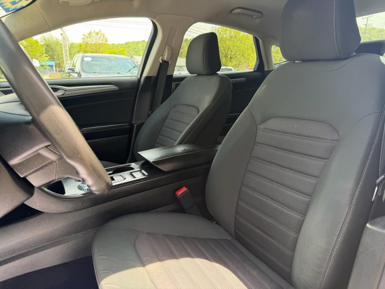 Ford Fusion SE FWD 2020