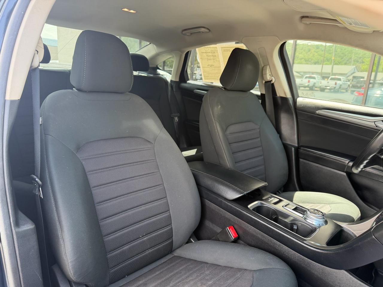 Ford Fusion SE FWD 2020