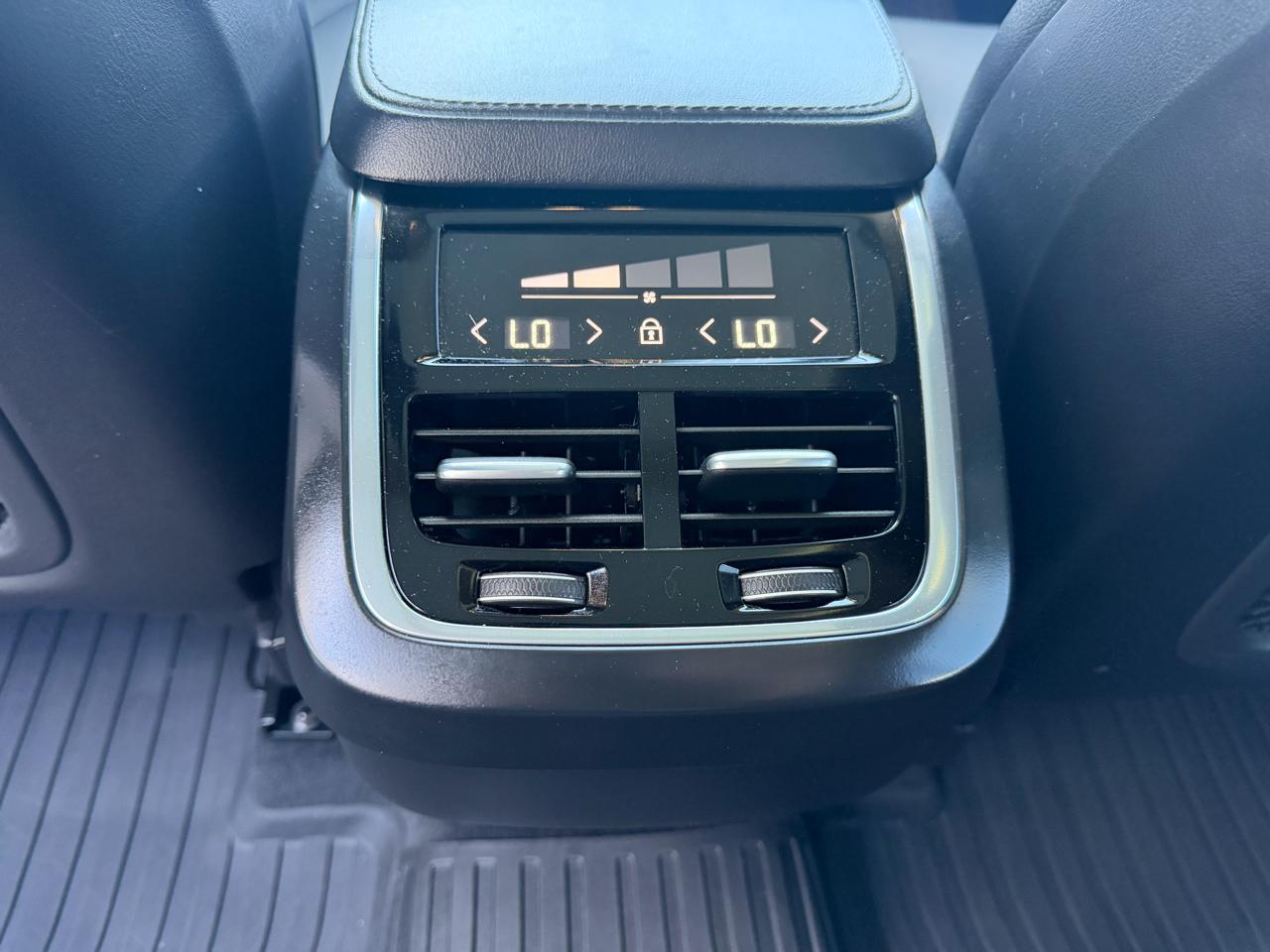 Volvo XC90  2024