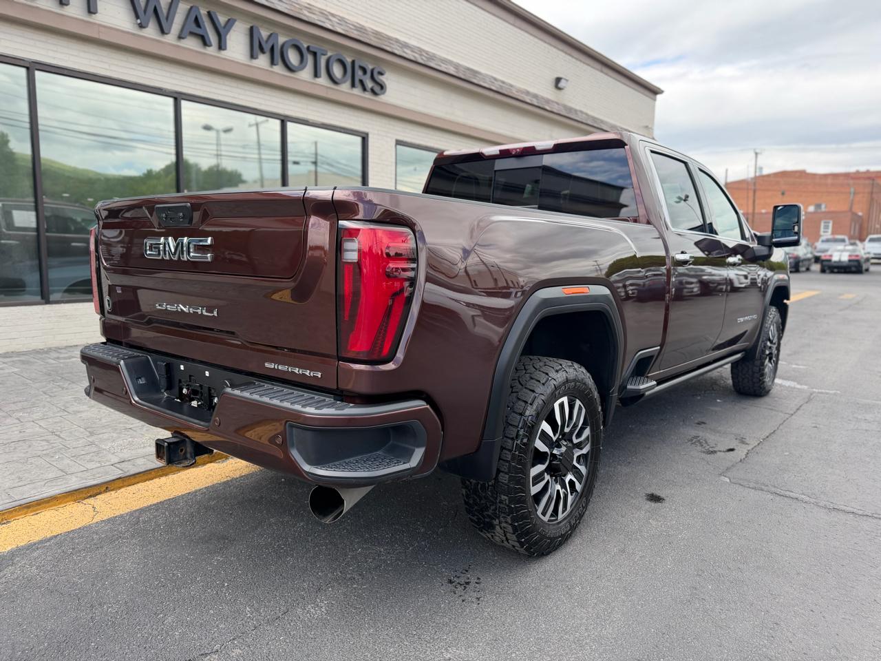 GMC Sierra 3500HD 4WD Crew Cab 159" Denali 2024