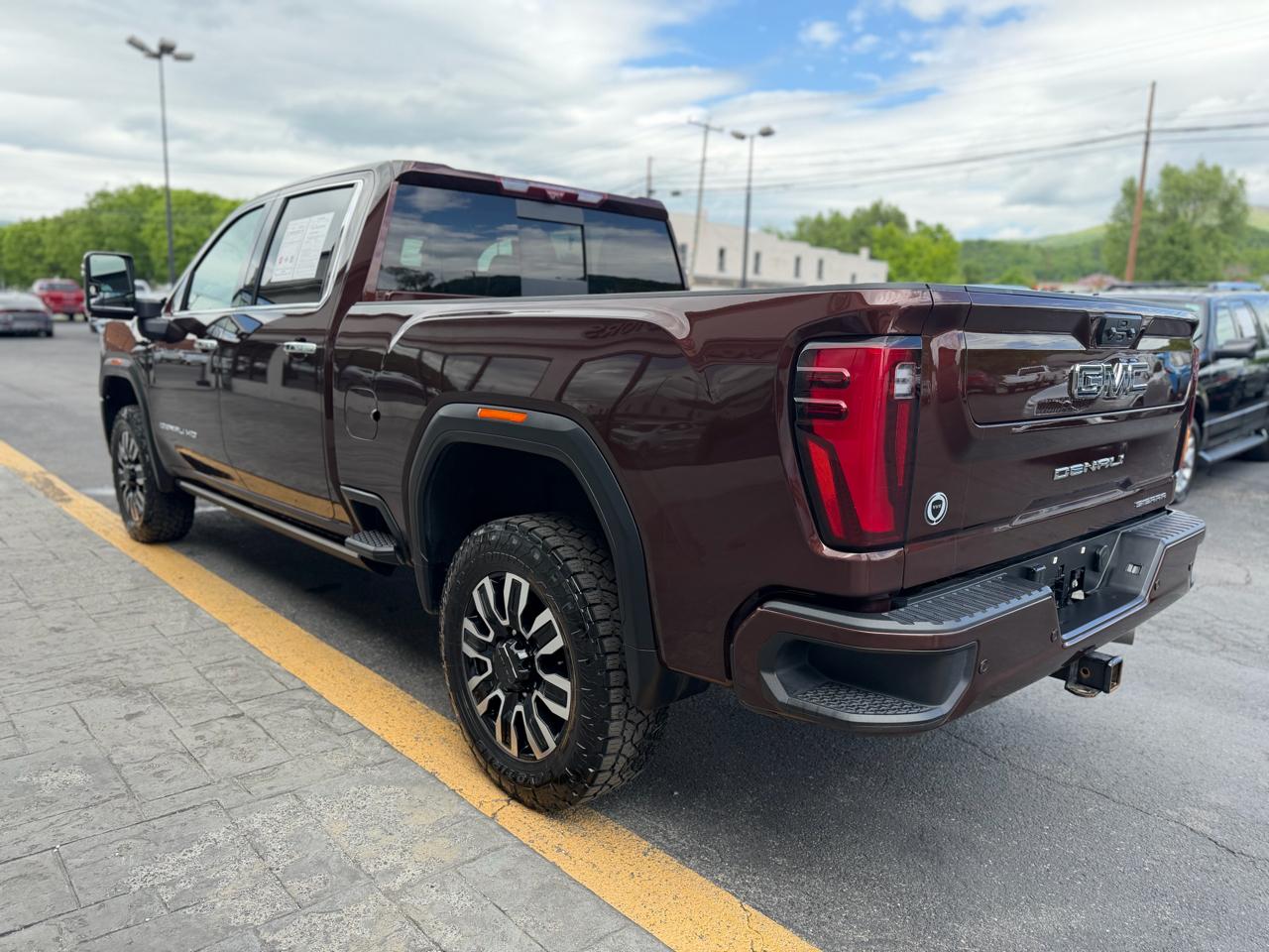 GMC Sierra 3500HD 4WD Crew Cab 159" Denali 2024