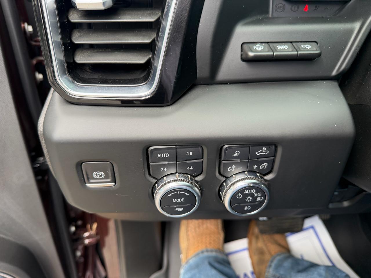 GMC Sierra 3500HD 4WD Crew Cab 159" Denali 2024