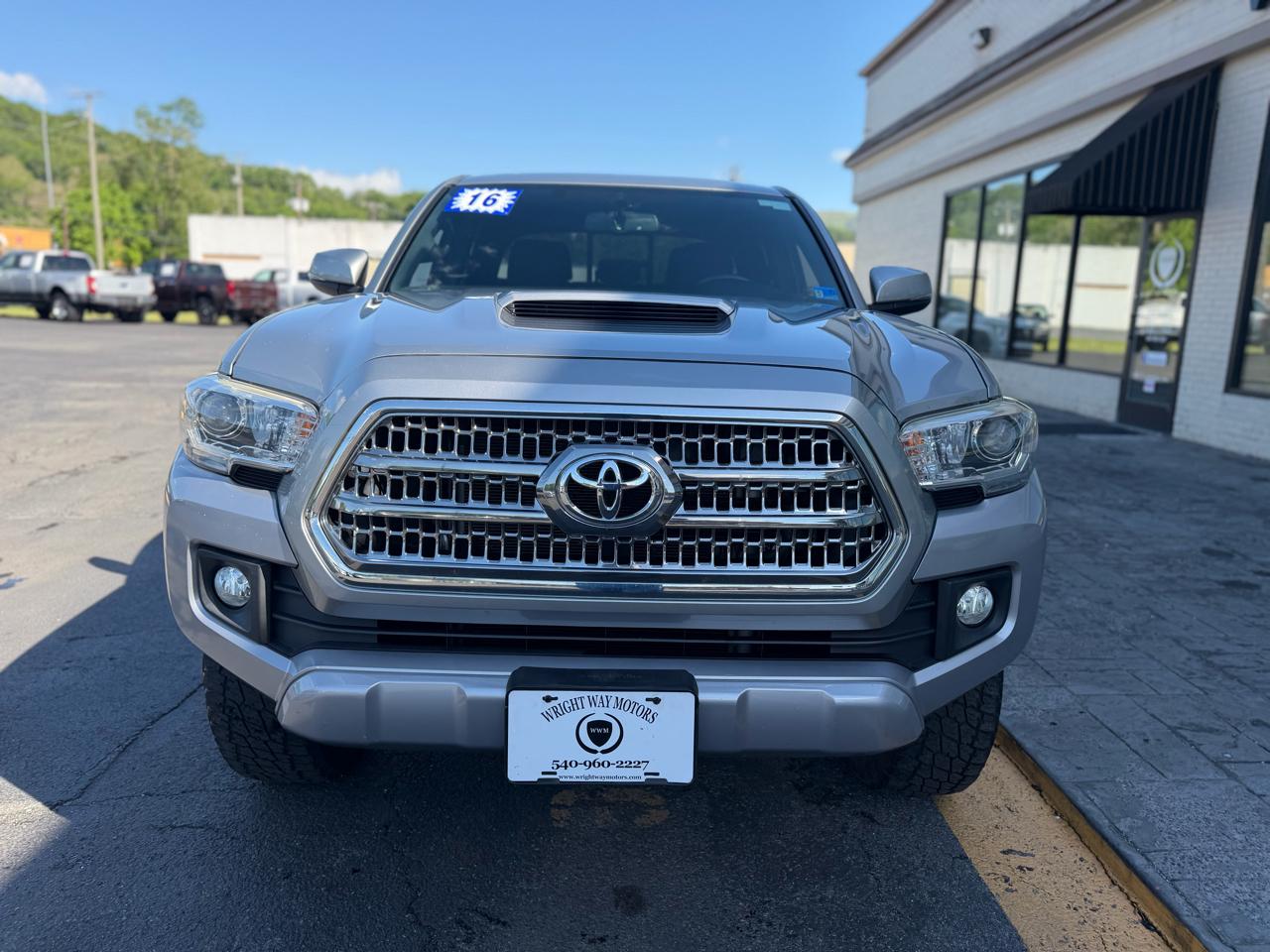 Toyota Tacoma  2016