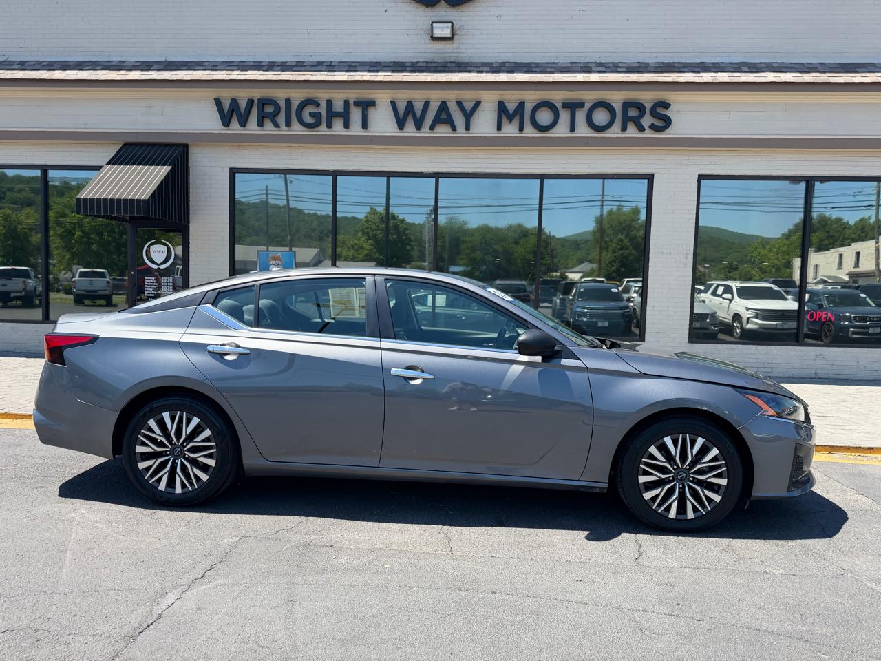 Nissan Altima 2.5 SV Sedan 2024