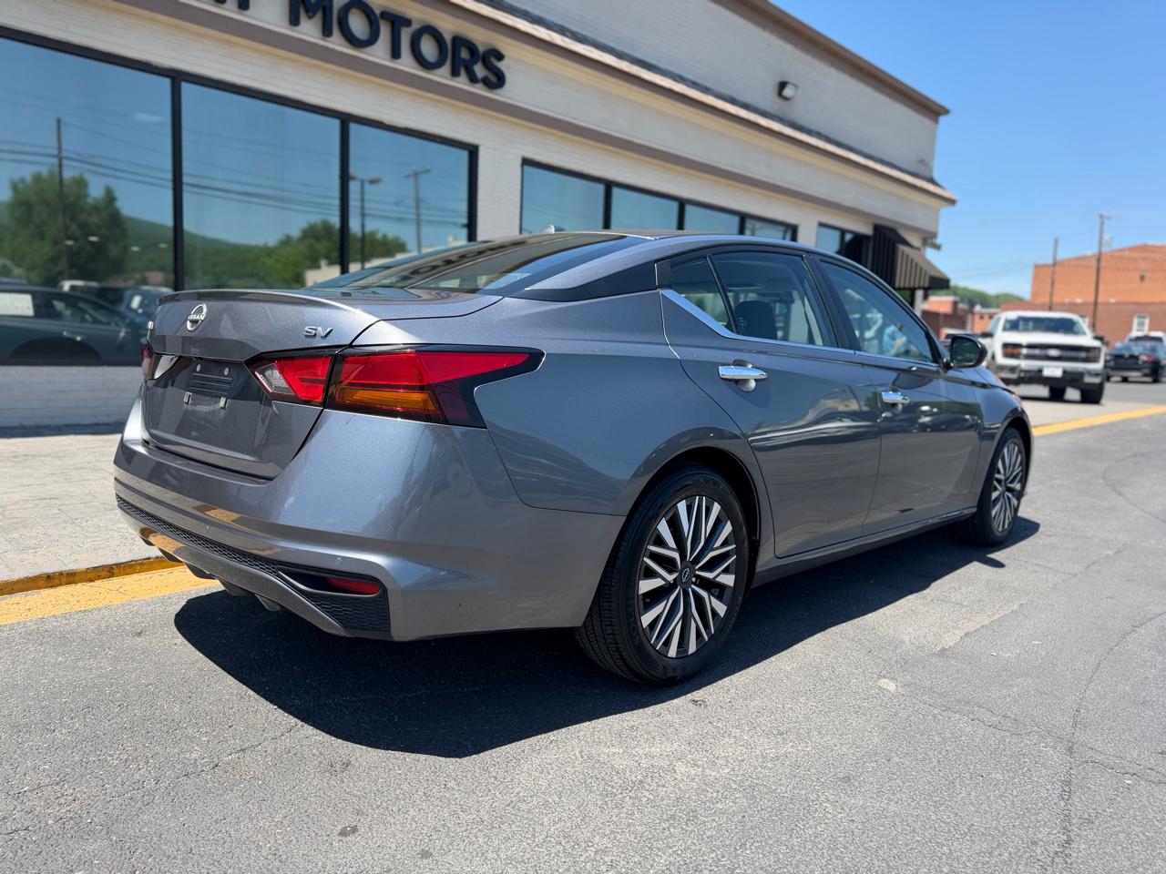 Nissan Altima 2.5 SV Sedan 2024