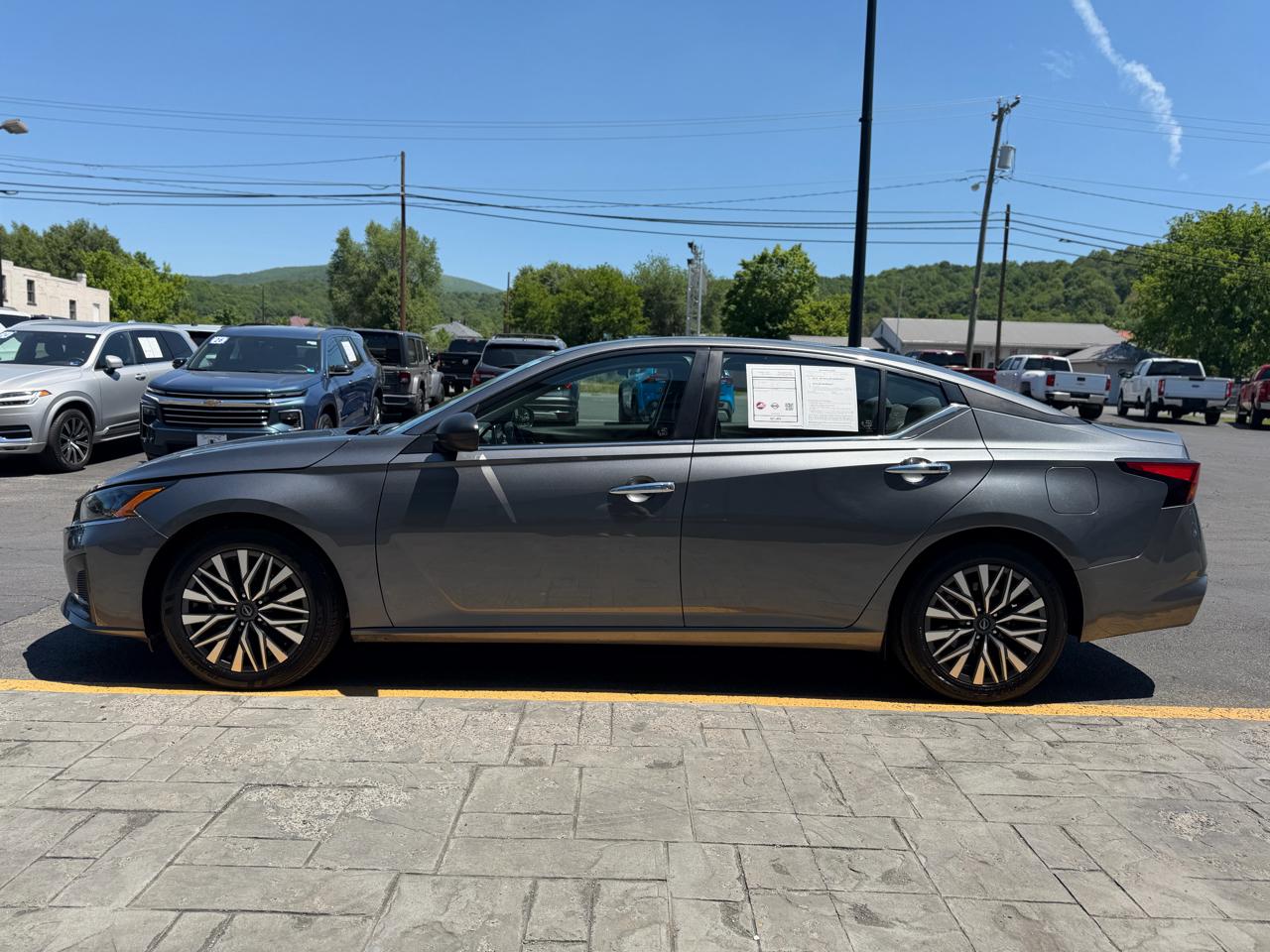 Nissan Altima 2.5 SV Sedan 2024