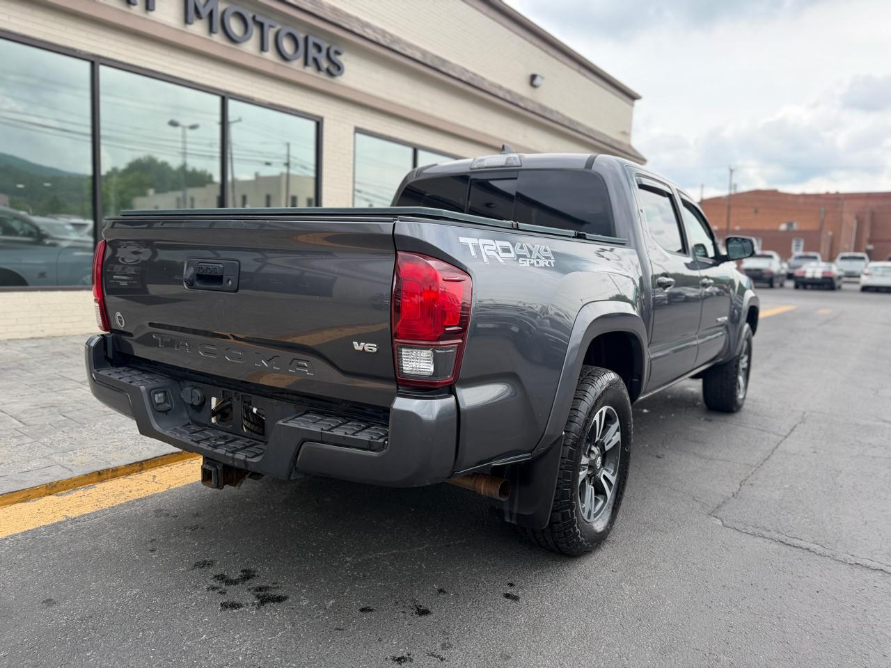 Toyota Tacoma  2018
