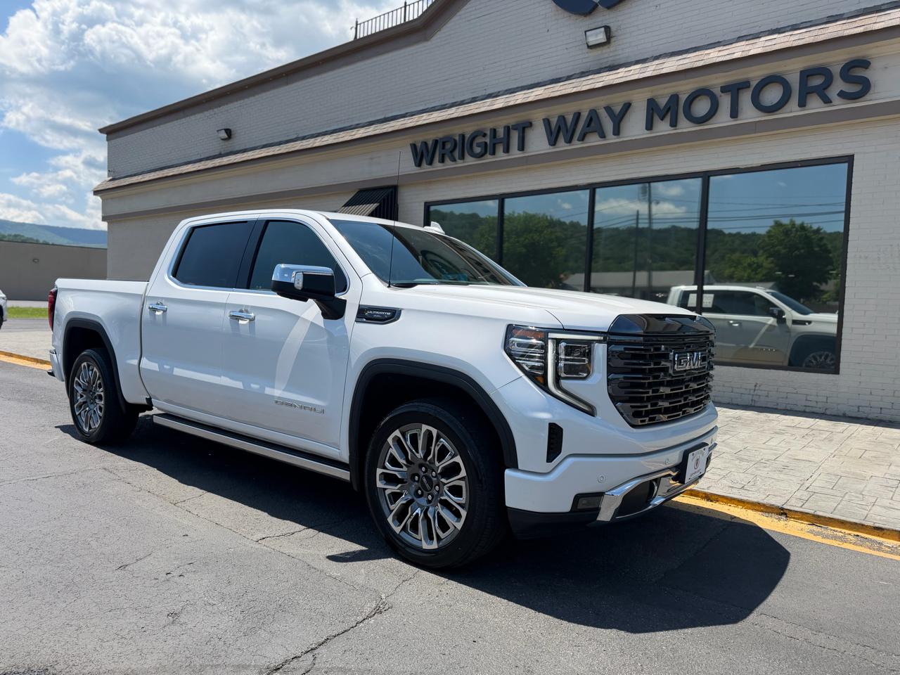 GMC Sierra 1500 4WD Crew Cab 147" Denali 2024