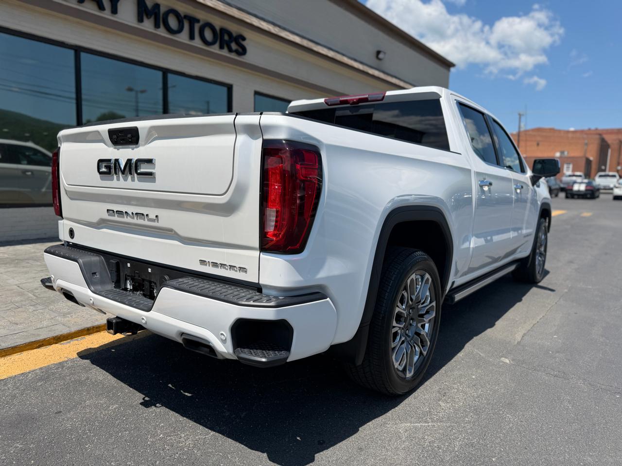 GMC Sierra 1500 4WD Crew Cab 147" Denali 2024