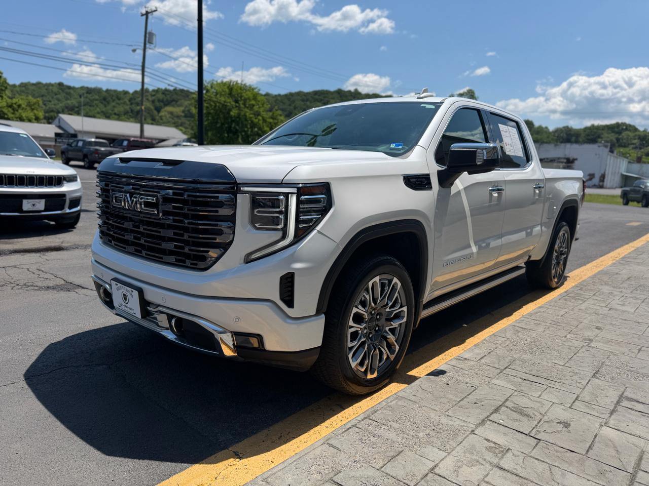 GMC Sierra 1500 4WD Crew Cab 147" Denali 2024