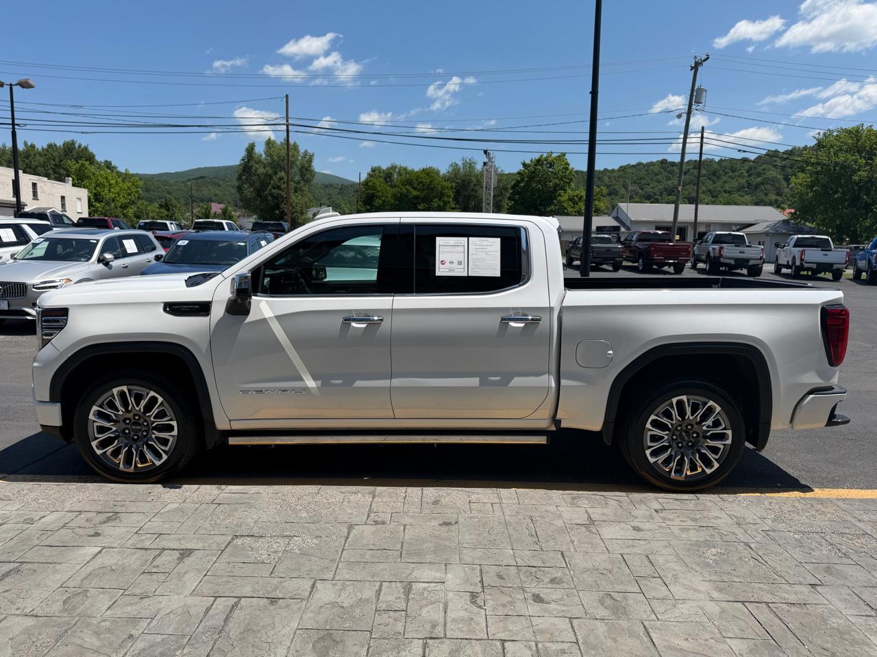 GMC Sierra 1500 4WD Crew Cab 147" Denali 2024
