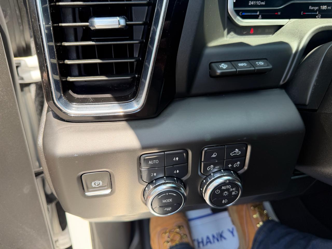 GMC Sierra 1500 4WD Crew Cab 147" Denali 2024