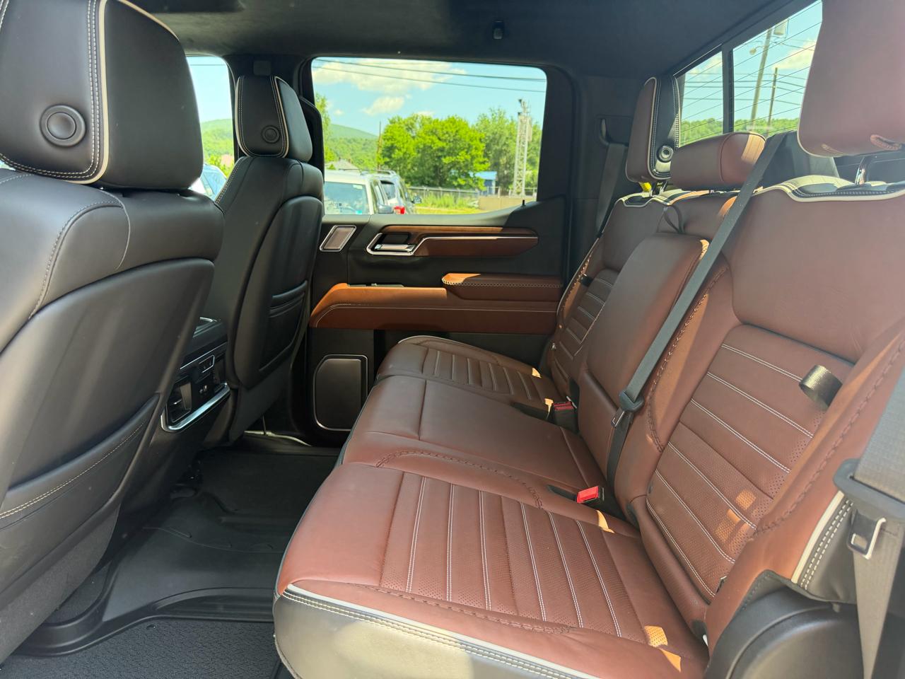 GMC Sierra 1500 4WD Crew Cab 147" Denali 2024