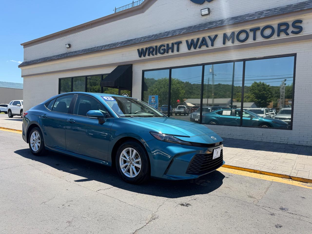 Toyota Camry Hybrid SE 2025