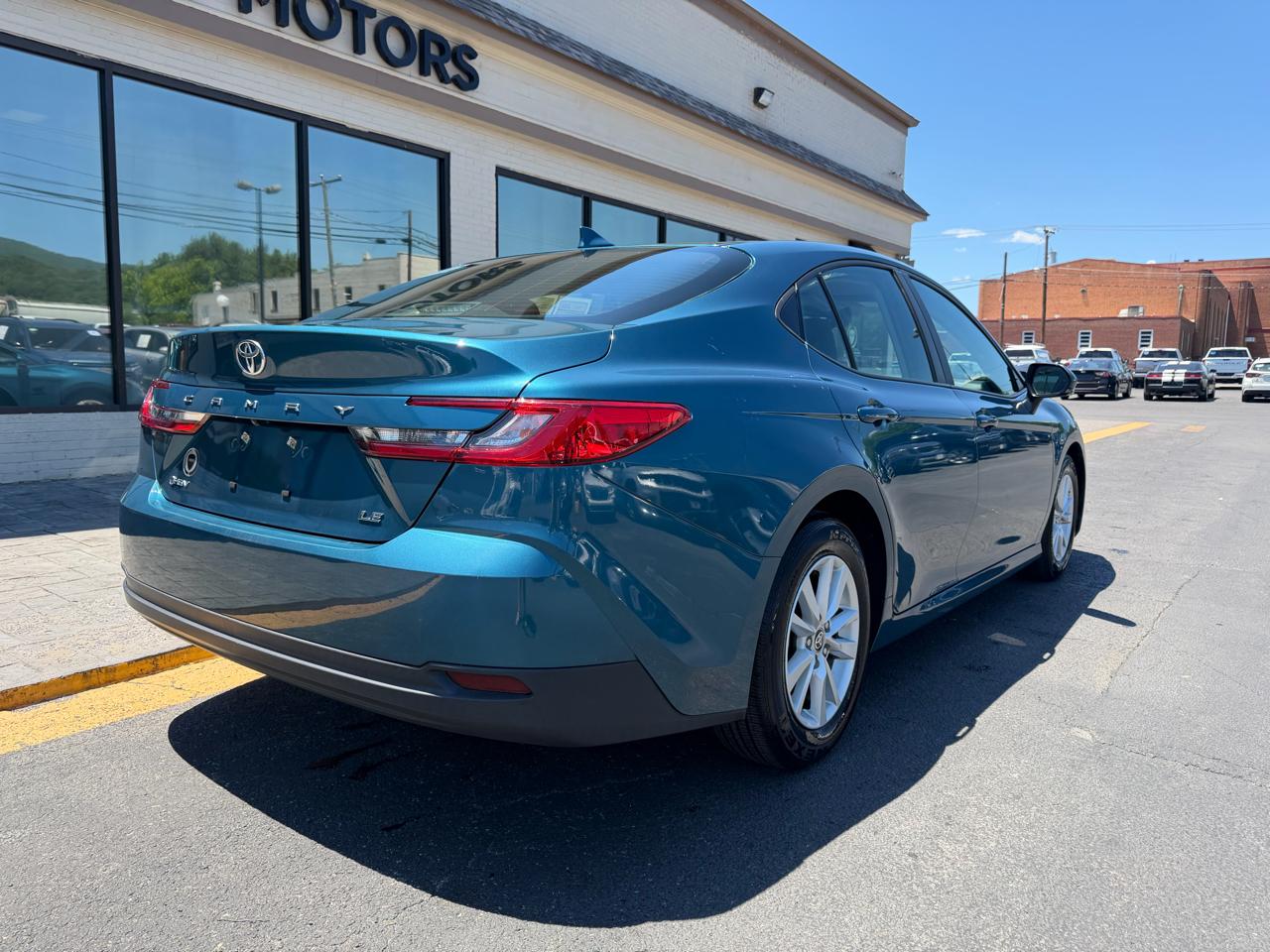 Toyota Camry Hybrid SE 2025