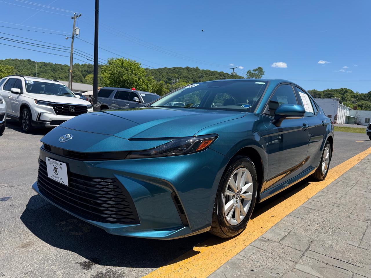 Toyota Camry Hybrid SE 2025
