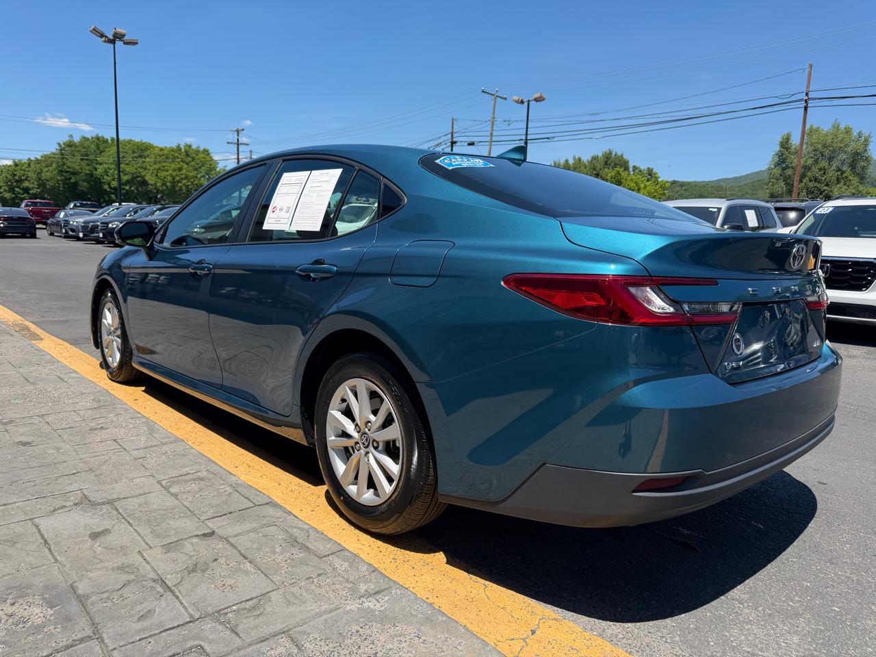 Toyota Camry Hybrid SE 2025