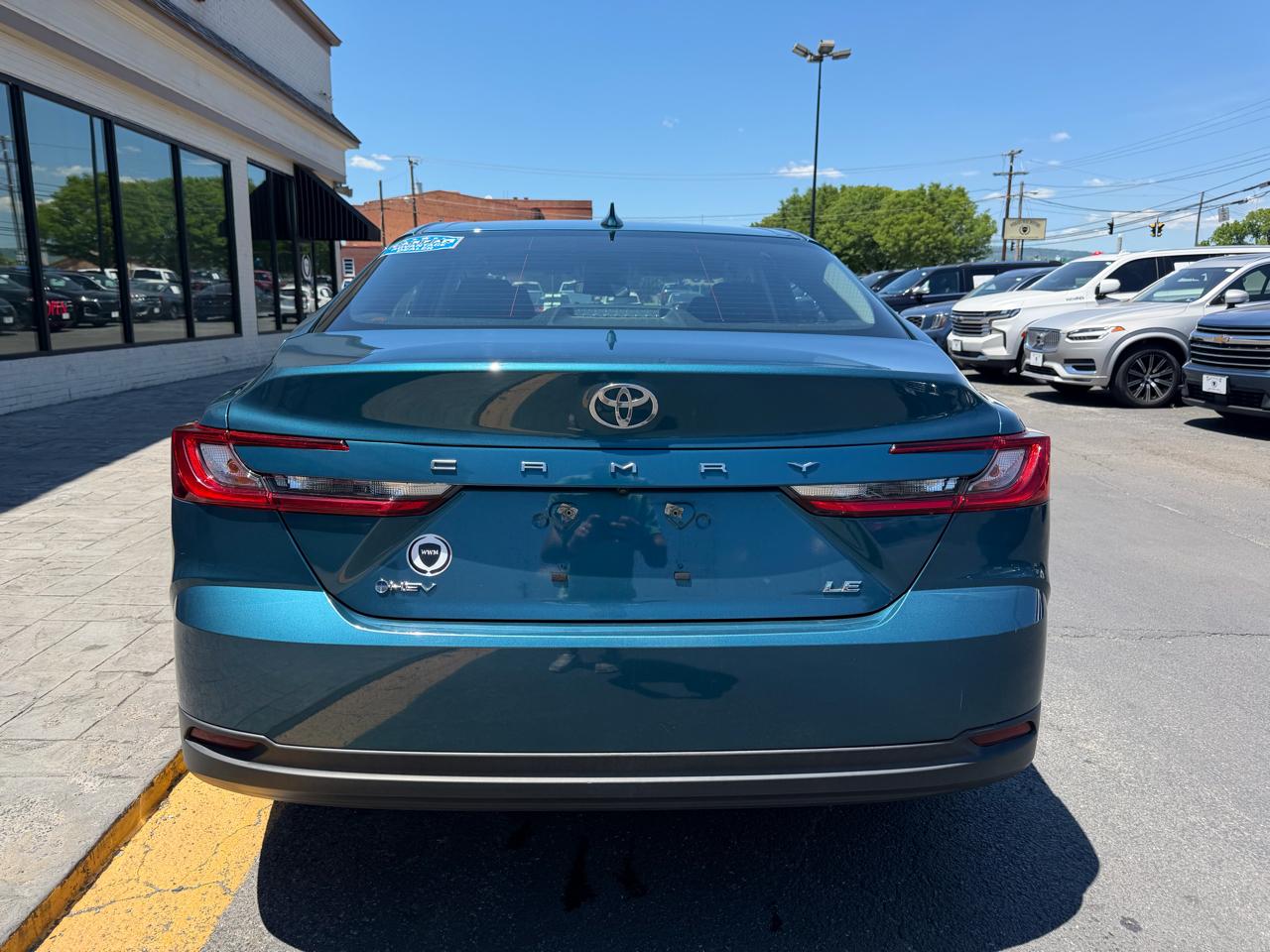 Toyota Camry Hybrid SE 2025