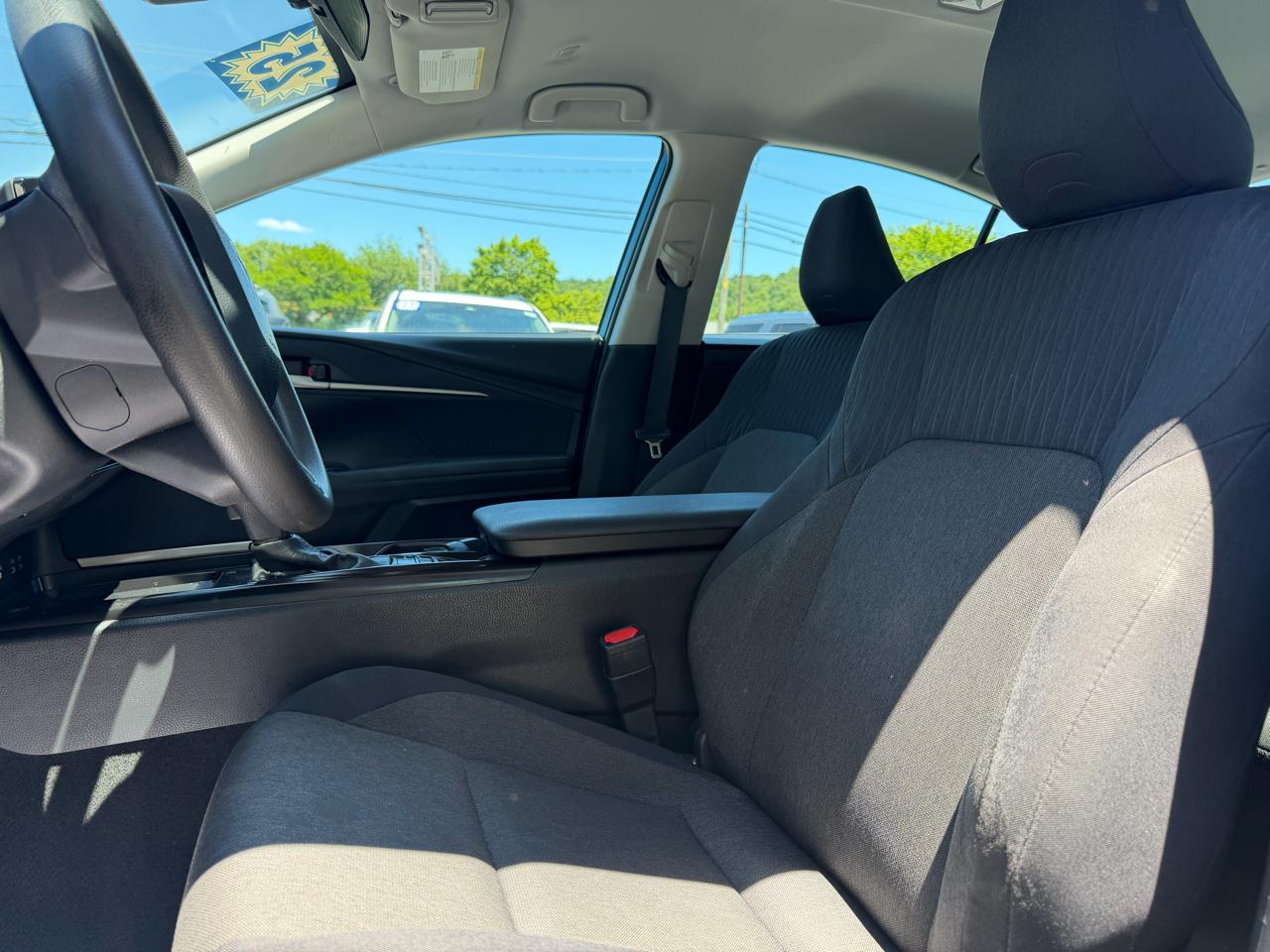 Toyota Camry Hybrid SE 2025