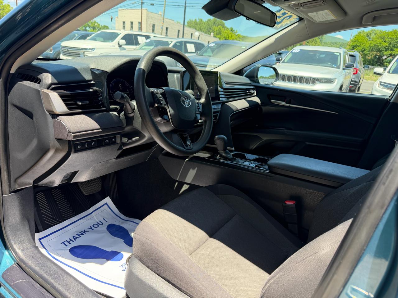 Toyota Camry Hybrid SE 2025