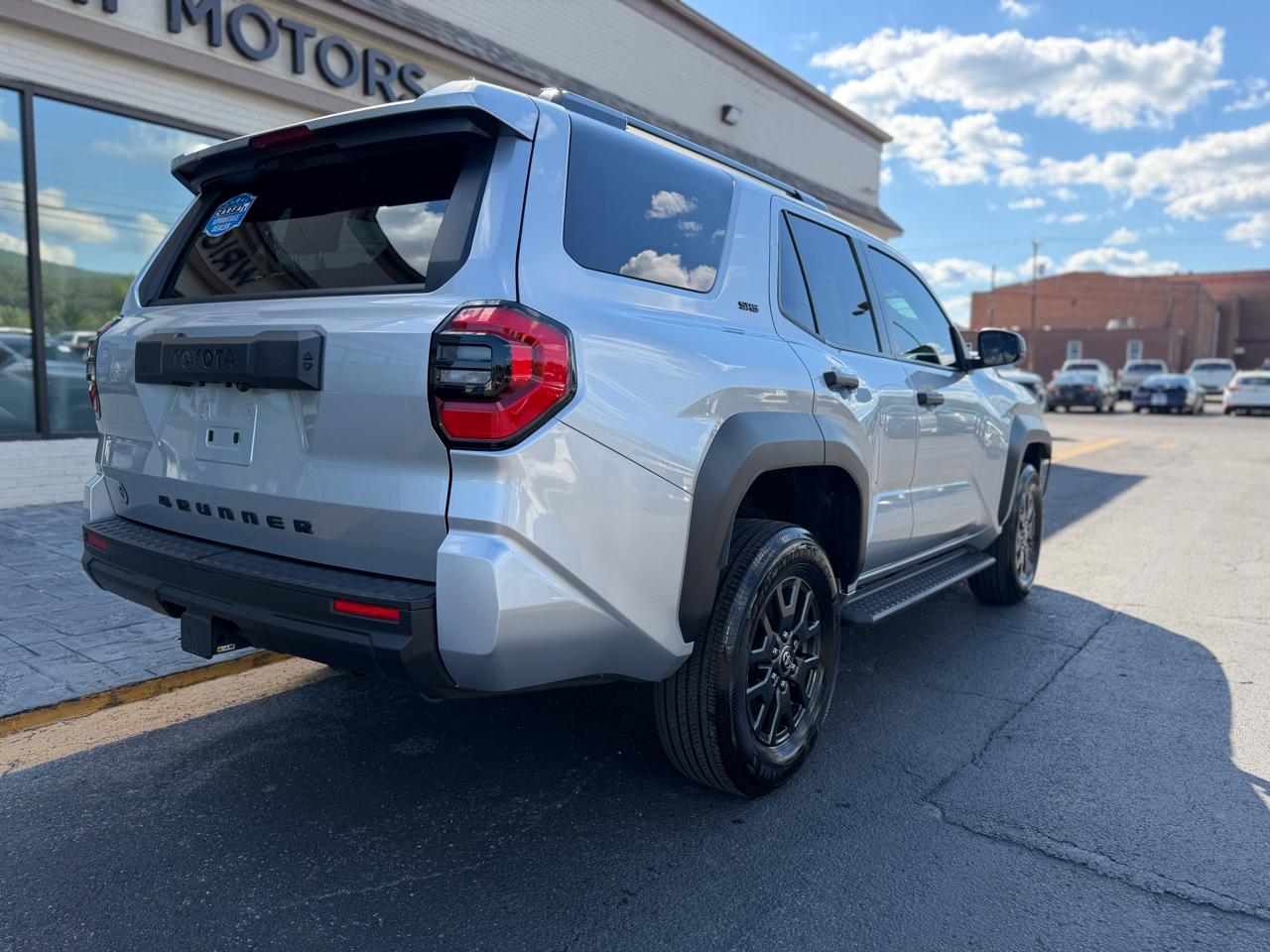 Toyota 4Runner SR5 4WD 2025