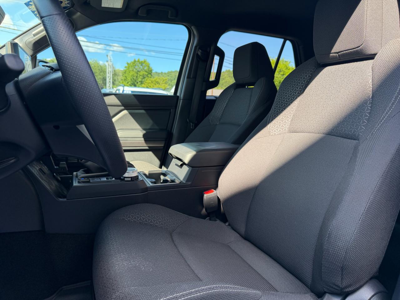 Toyota 4Runner SR5 4WD 2025