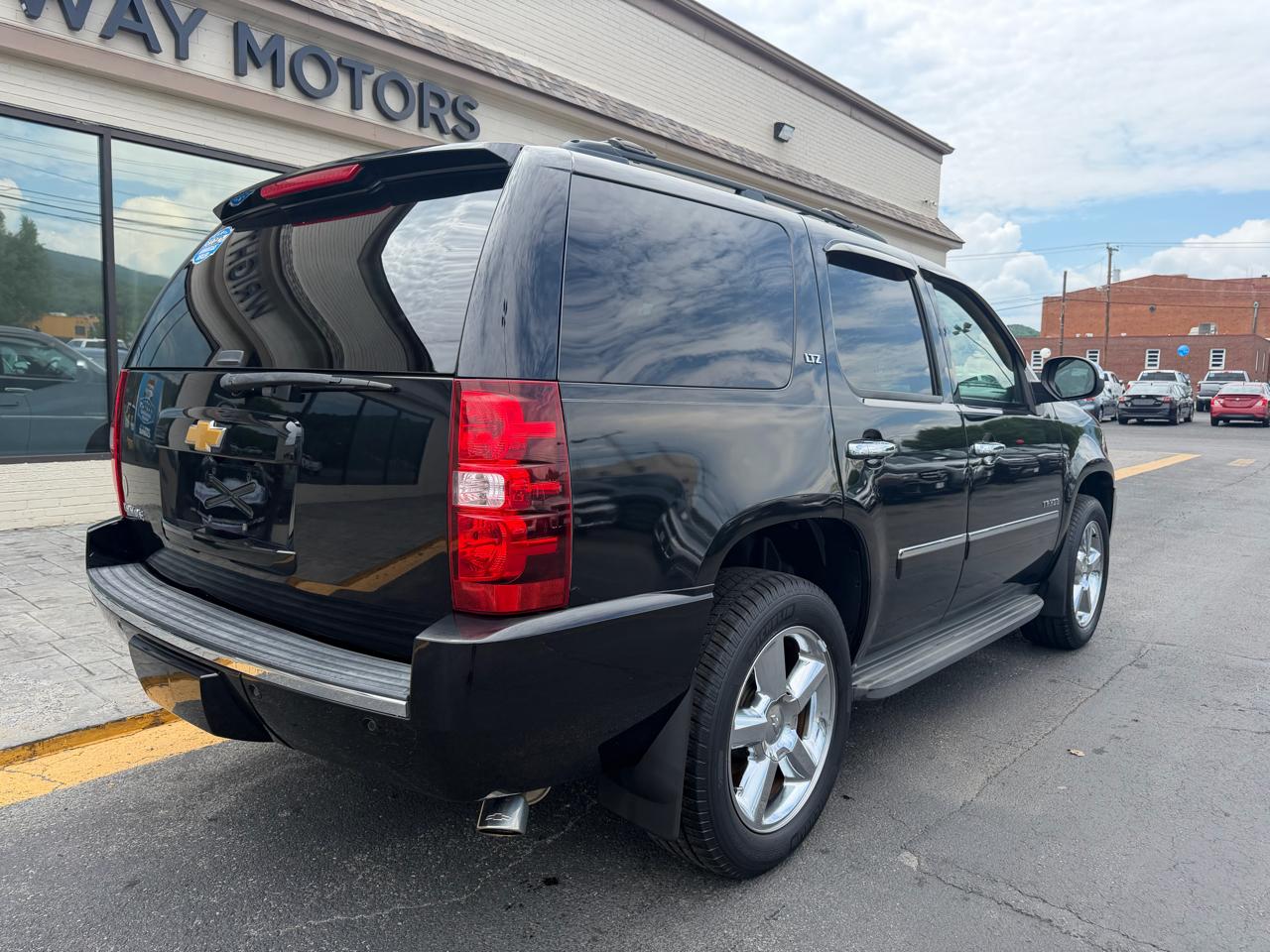 Chevrolet Tahoe 4WD 4dr 1500 LTZ 2013