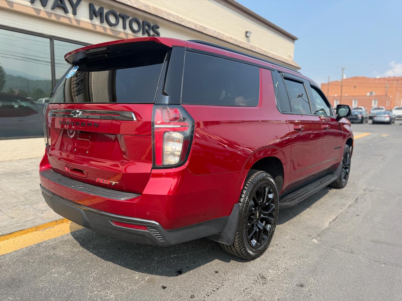 Chevrolet Suburban 4WD 4dr RST 2022
