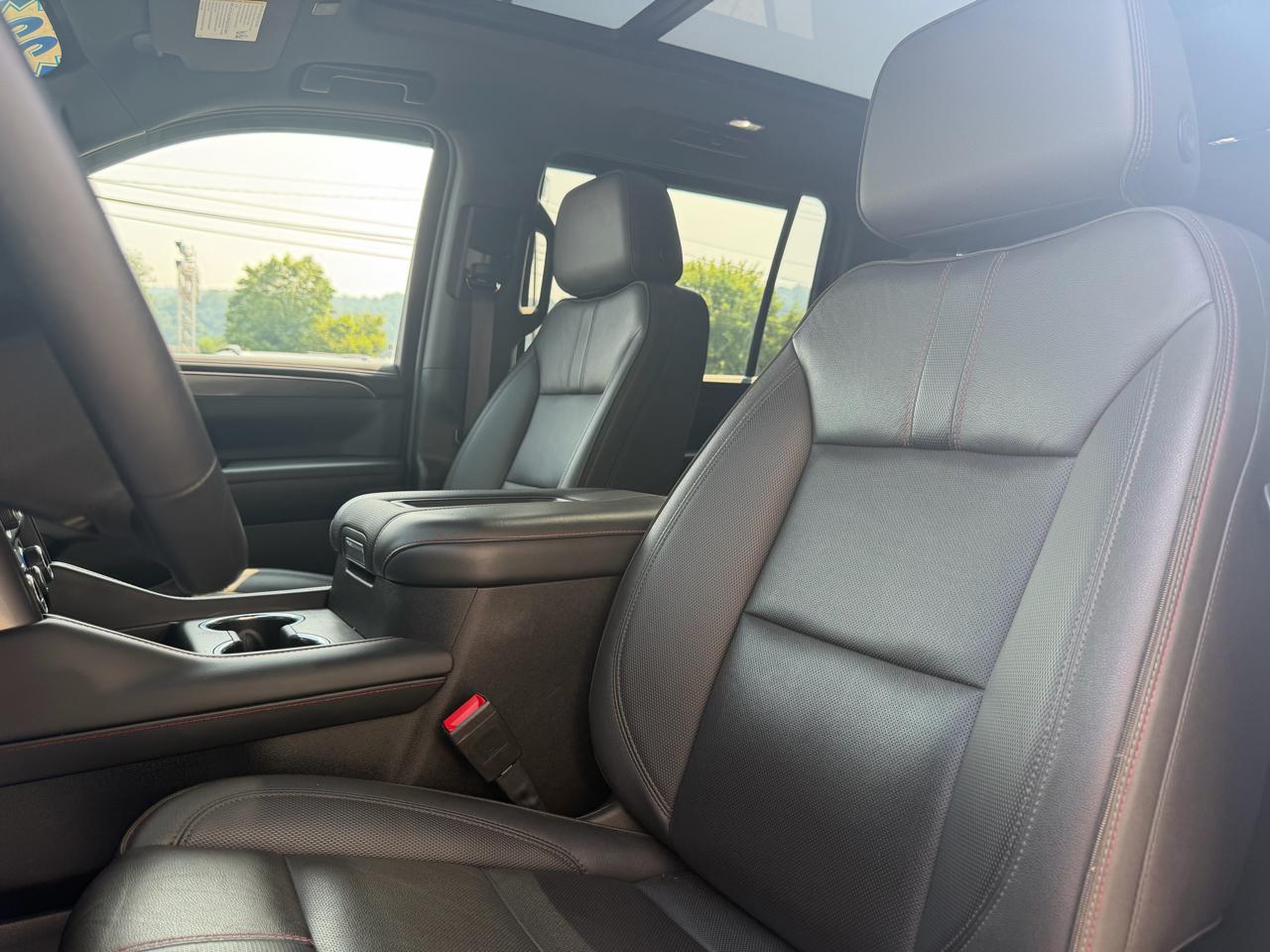 Chevrolet Suburban 4WD 4dr RST 2022
