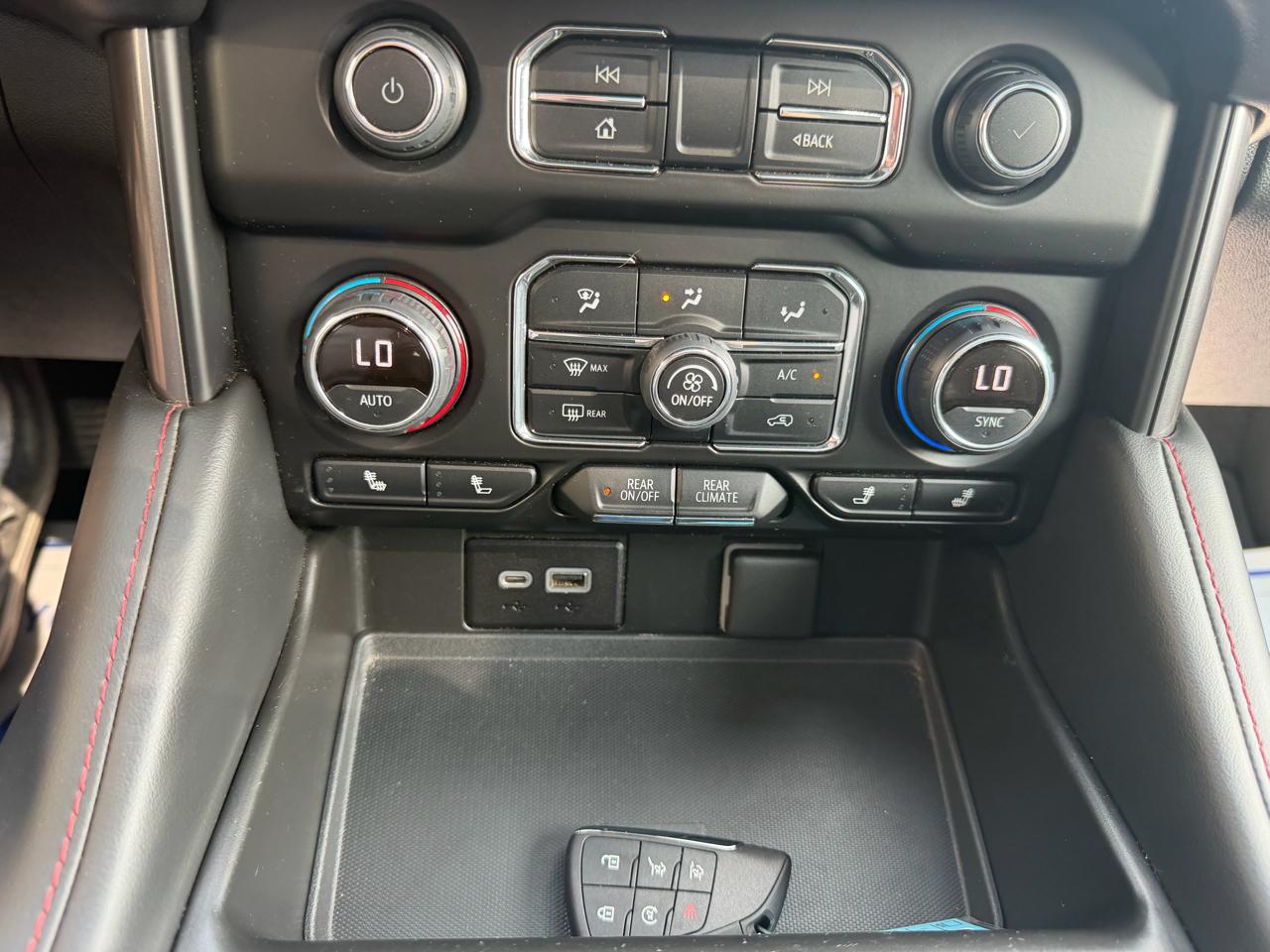 Chevrolet Suburban 4WD 4dr RST 2022