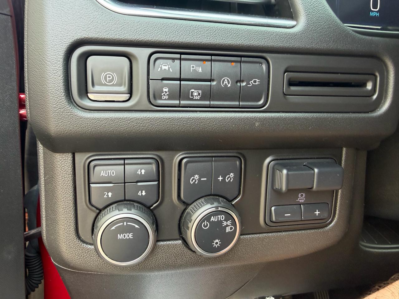 Chevrolet Suburban 4WD 4dr RST 2022