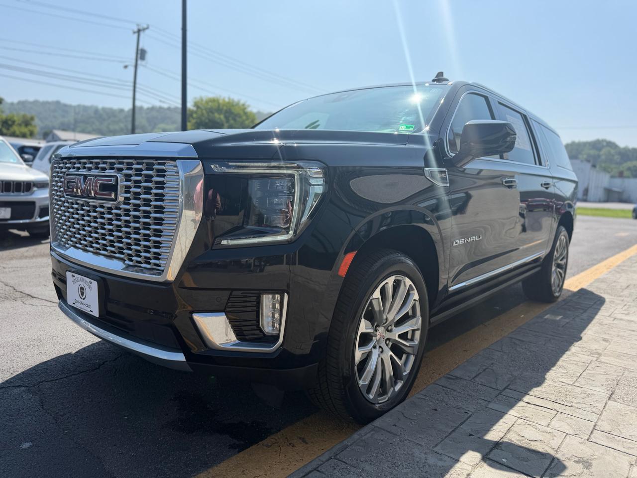 GMC Yukon XL 4WD 4dr Denali 2021