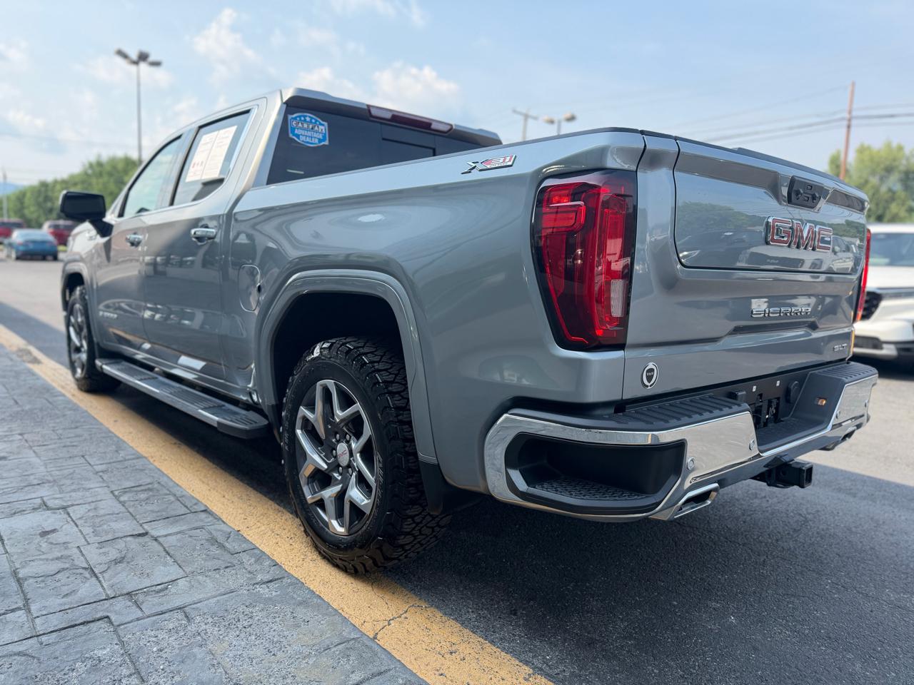 GMC Sierra 1500 4WD Crew Cab 147" SLT 2023