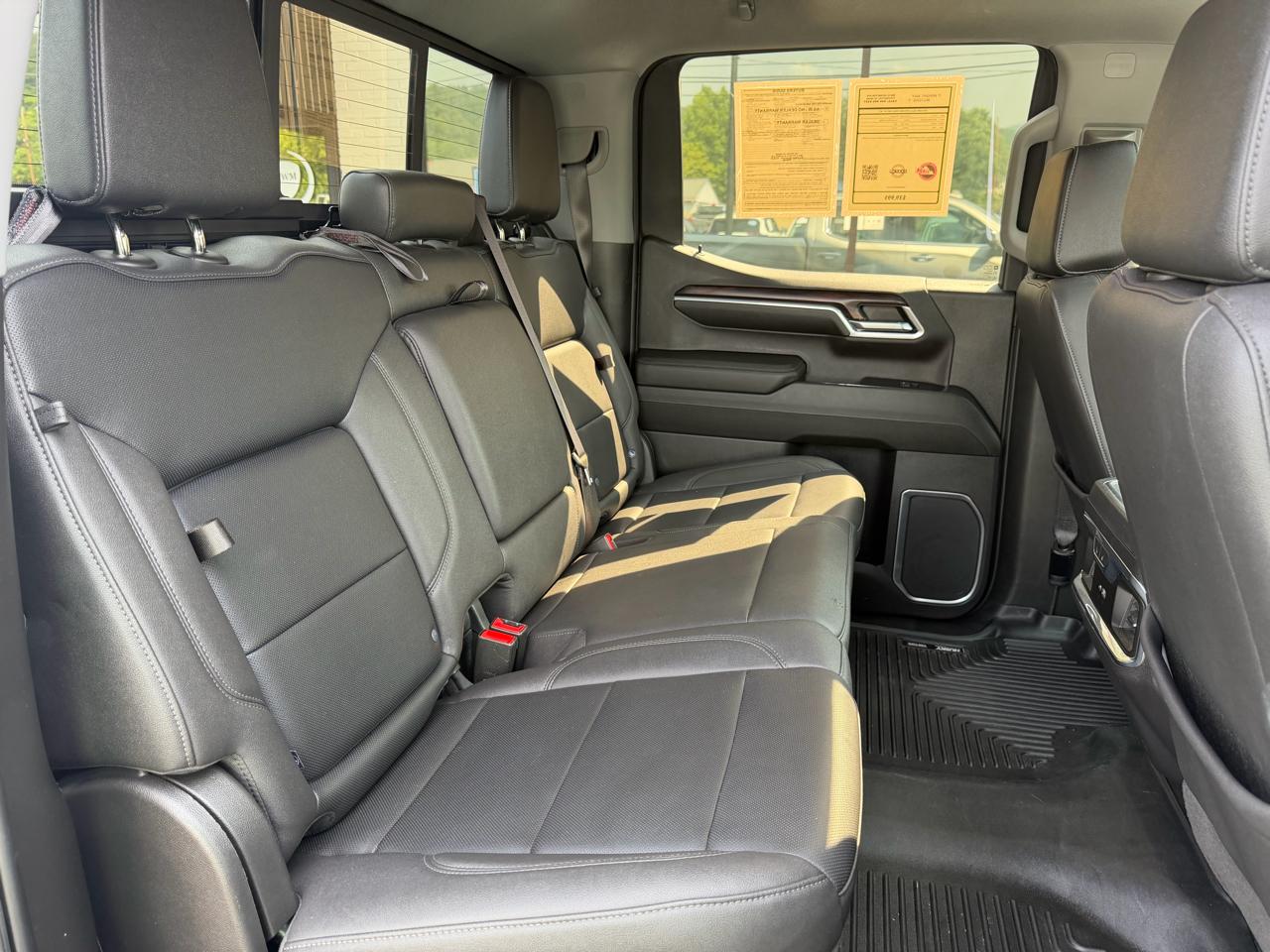 GMC Sierra 1500 4WD Crew Cab 147" SLT 2023