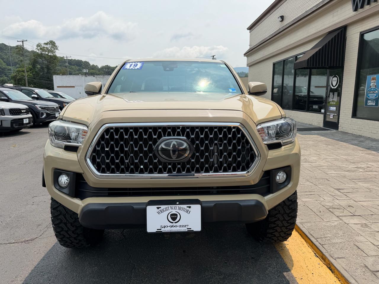 Toyota Tacoma 4WD Double Cab V6 MT TRD Off Road (Natl) 2019