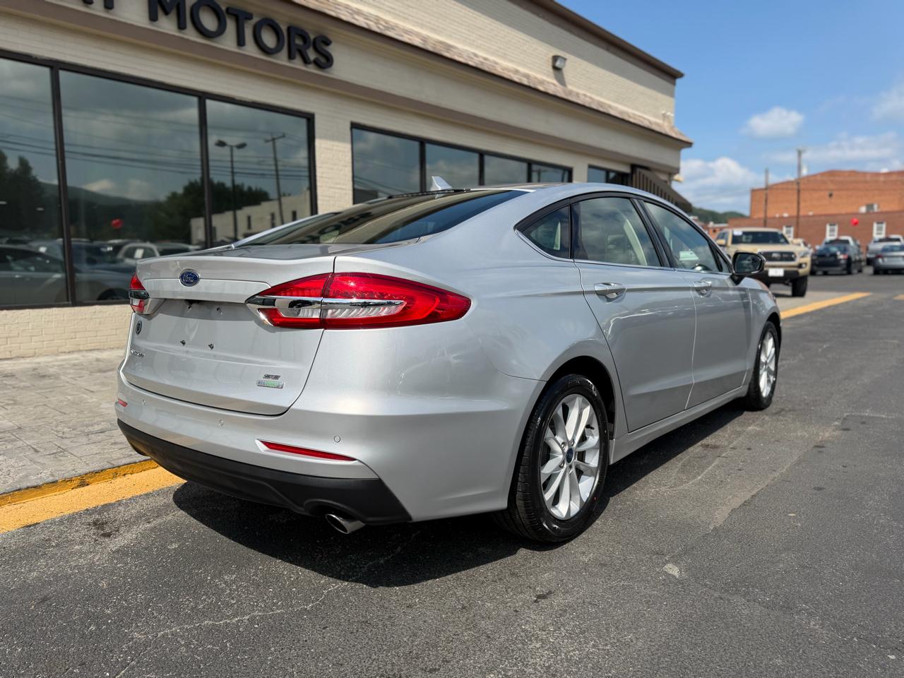 Ford Fusion SE FWD 2019