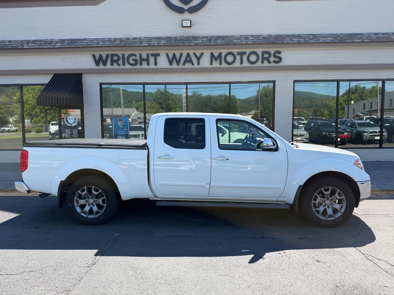 Nissan Frontier 4WD Crew Cab LWB Auto SL 2016