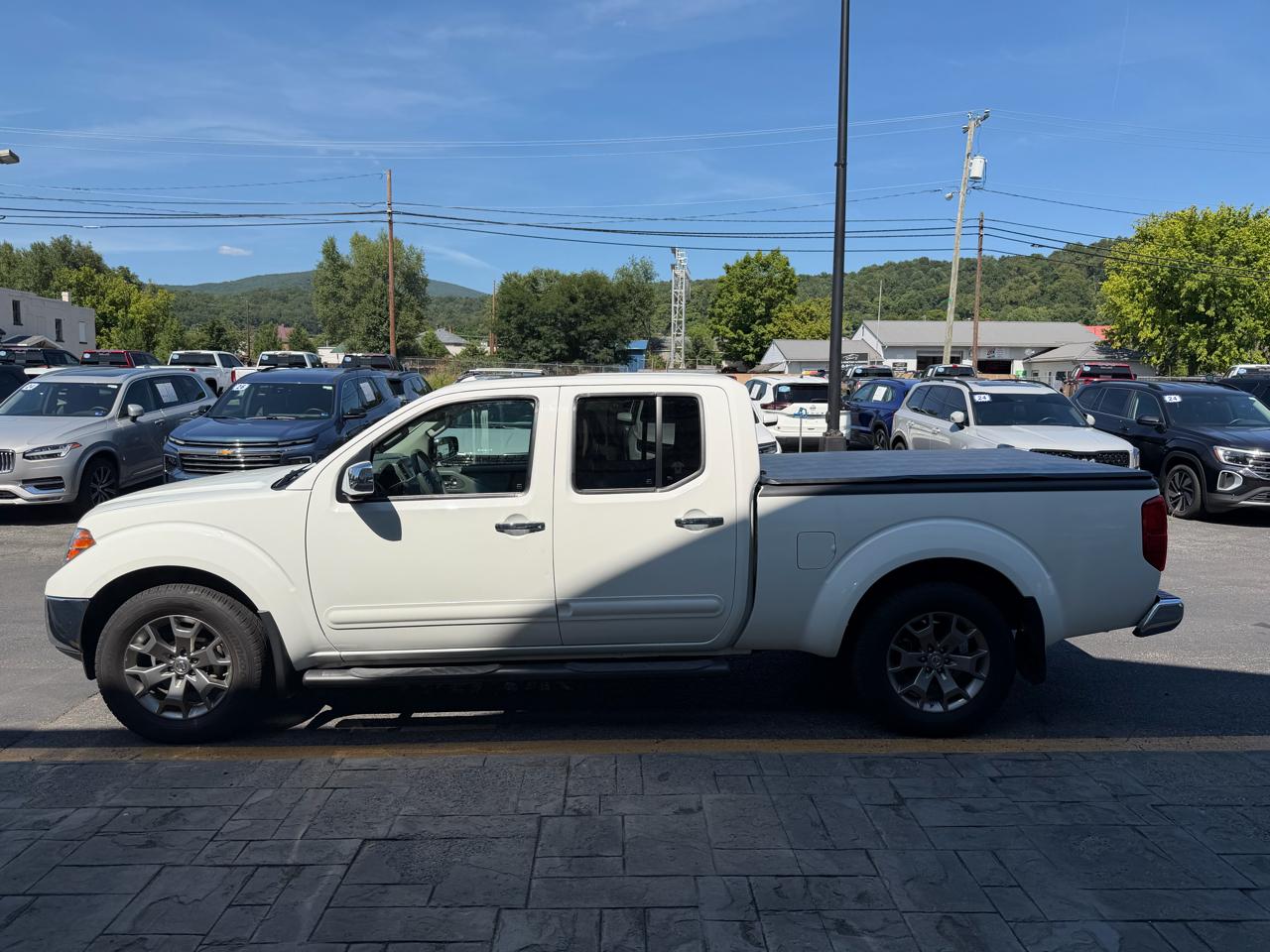 Nissan Frontier 4WD Crew Cab LWB Auto SL 2016