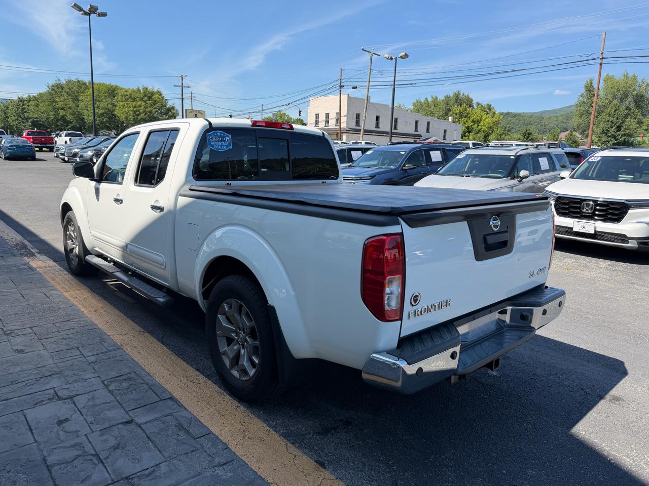 Nissan Frontier 4WD Crew Cab LWB Auto SL 2016